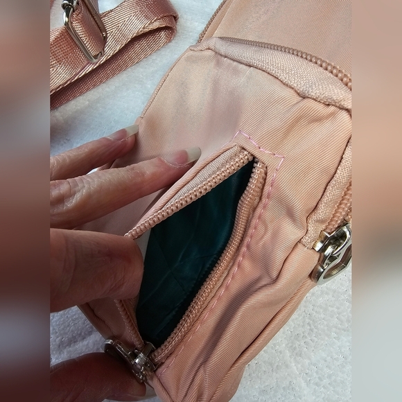 Crossbody Bag Cell Phone Sleeve Concert Venue Bag Adiustable Strap Arm Wrist NWT - Picture 13 of 13